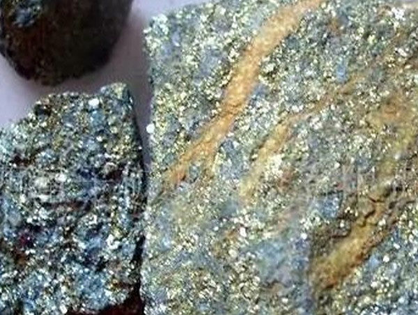 Mineral sulfuroso de cobre
