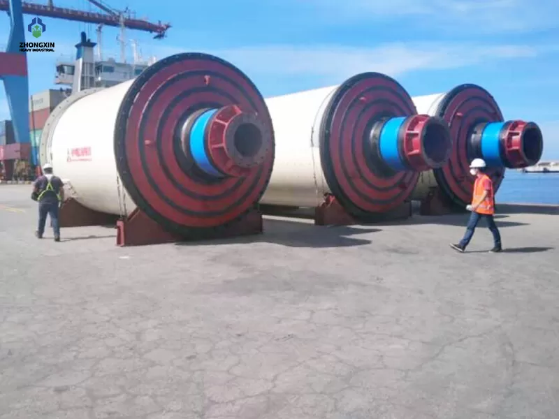 cargamento de molino de bolas y repuestos oem en camion