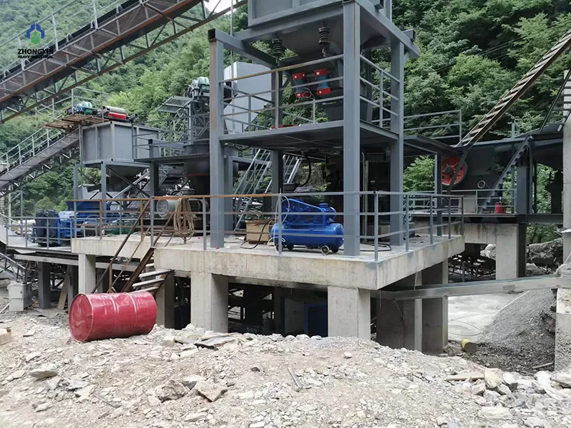 Alimentador Vibratorio Serie GZT trabajando en planta trituradora de piedra