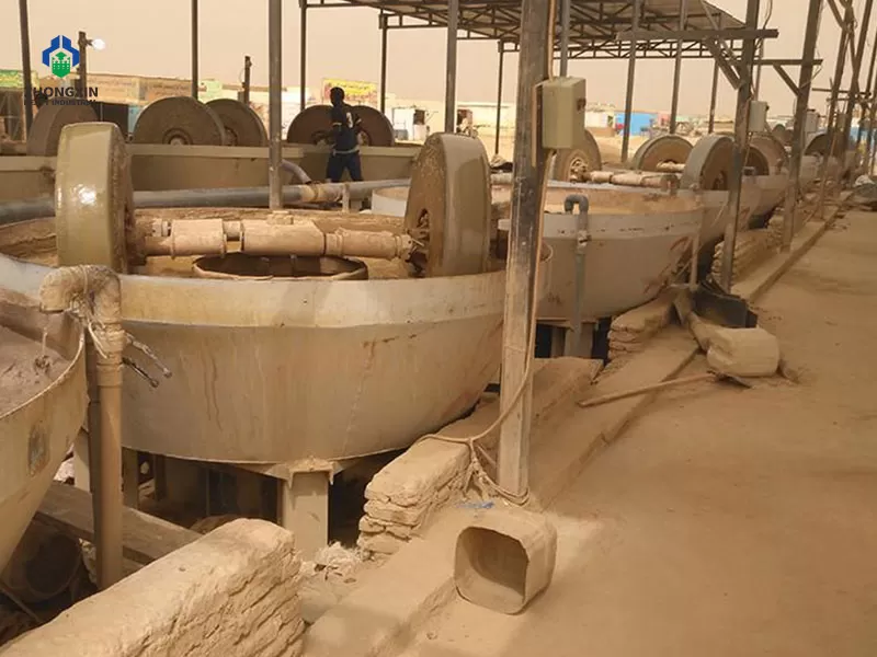 Molino de pan para oro trabajando en planta de procesamiento mineral