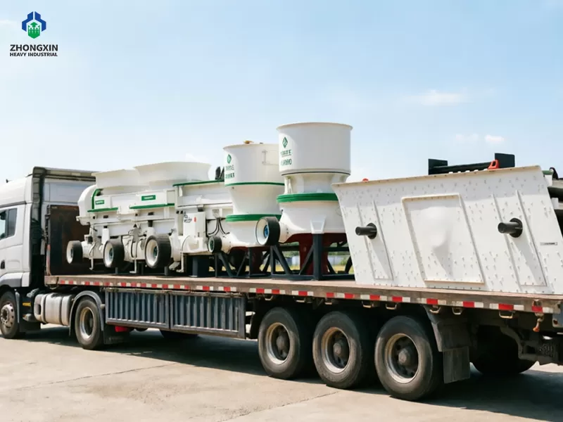 Carga y transporte de la planta móvil de trituración de cono sobre orugas