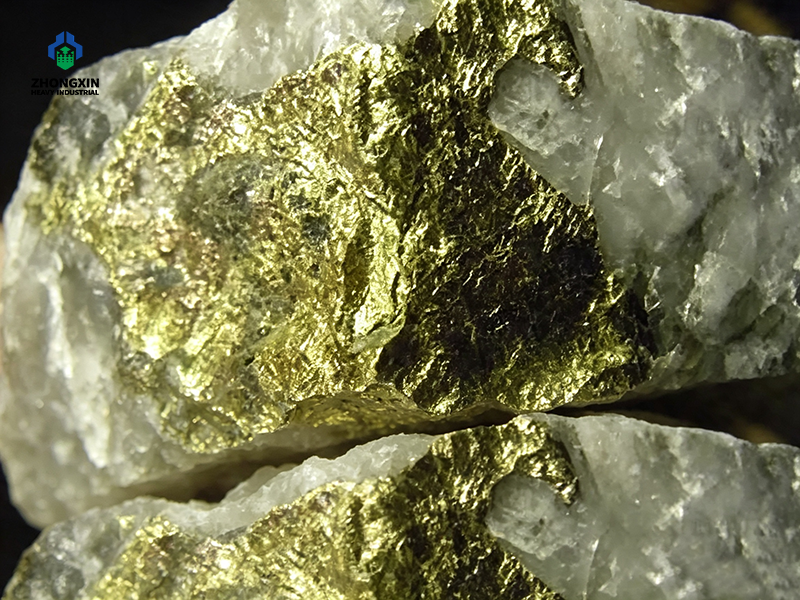 Mineral sulfuroso de oro con alto contenido de sulfuros para procesamiento minero
