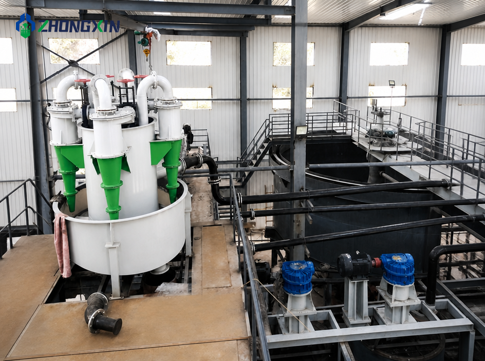 Hidrociclones industriales integrados en sistema de molienda con molinos de barras y bolas.