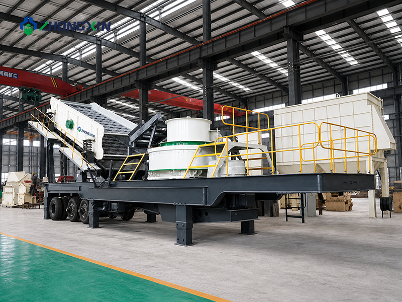 Instalación de la criba vibratoria multideck sobre el chasis de la planta móvil de fabricación de arena sobre ruedas
