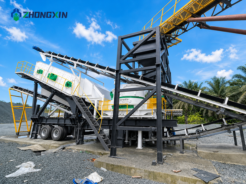 Trituradora VSI móvil operando en circuito cerrado con criba vibratoria en un proyecto de agregados de construcción